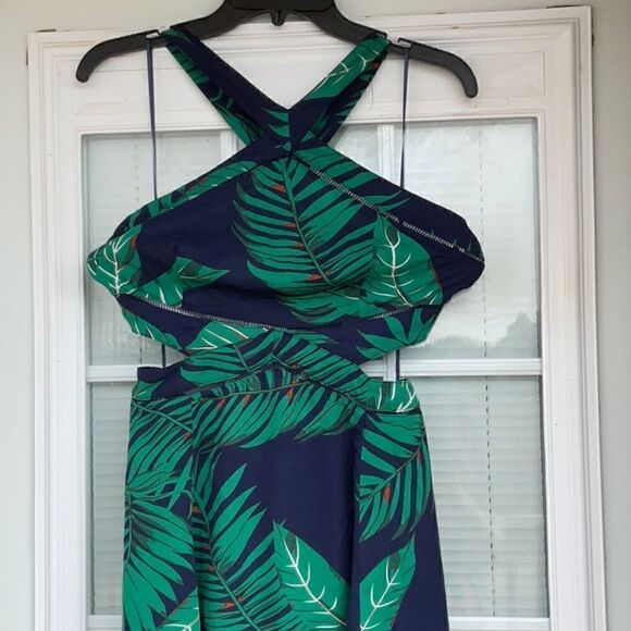 Take 50% OFF- Fashion Nova Halter Neck Palm Prints Dress, Size-L - Picture 3 of 14